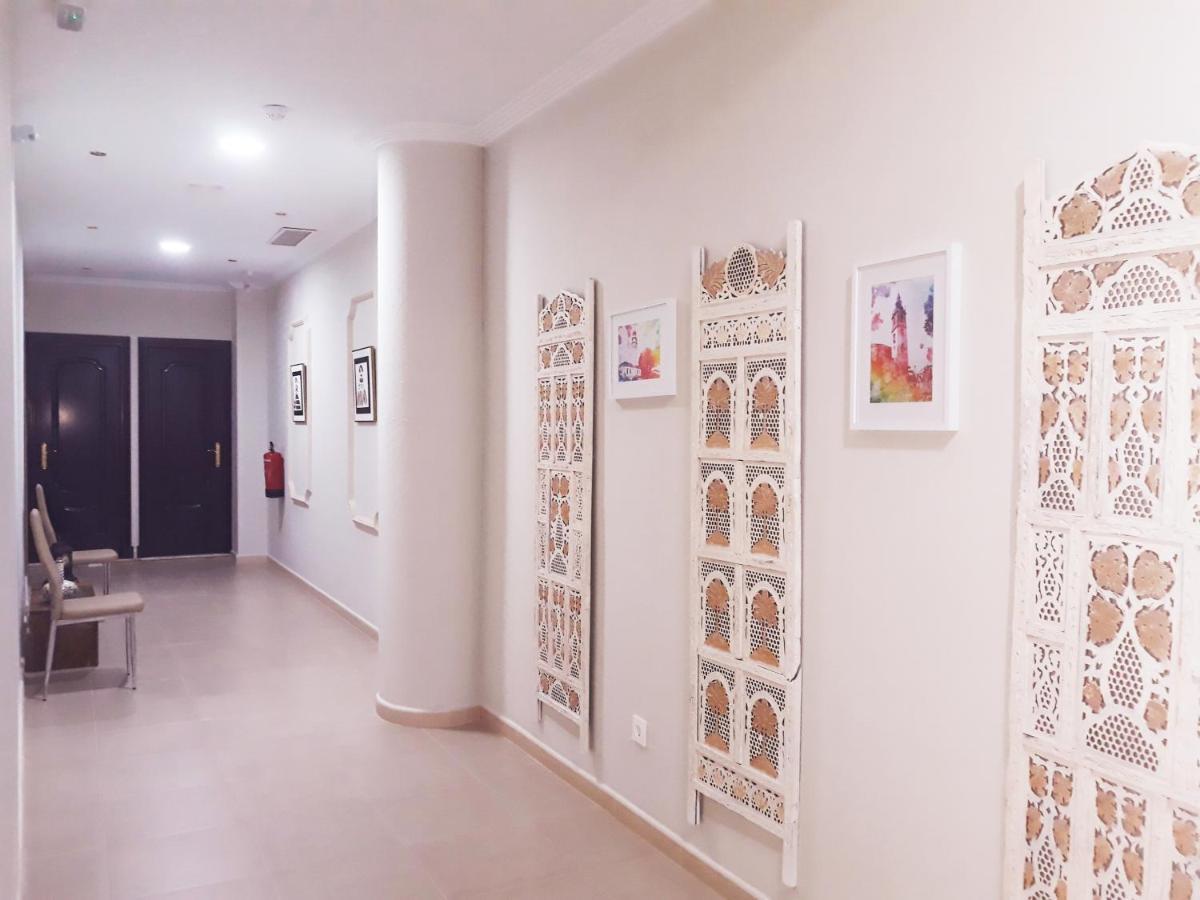Hostal Montemayor Могер Екстериор снимка