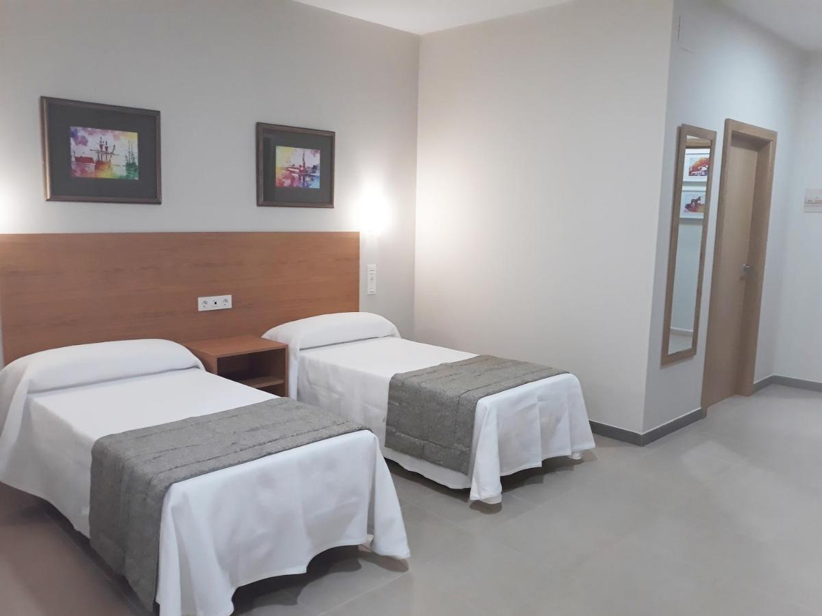 Hostal Montemayor Могер Екстериор снимка
