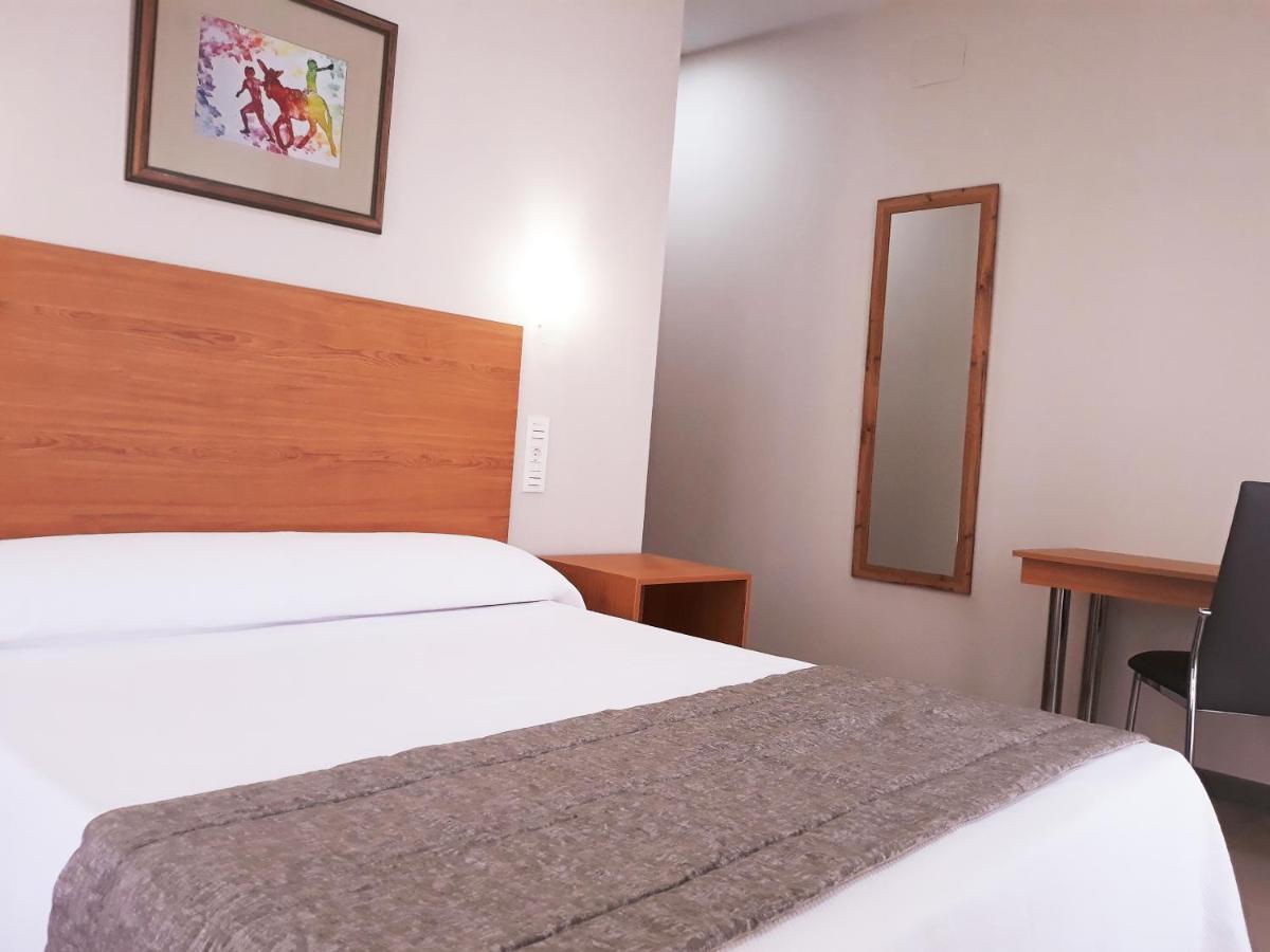 Hostal Montemayor Могер Екстериор снимка
