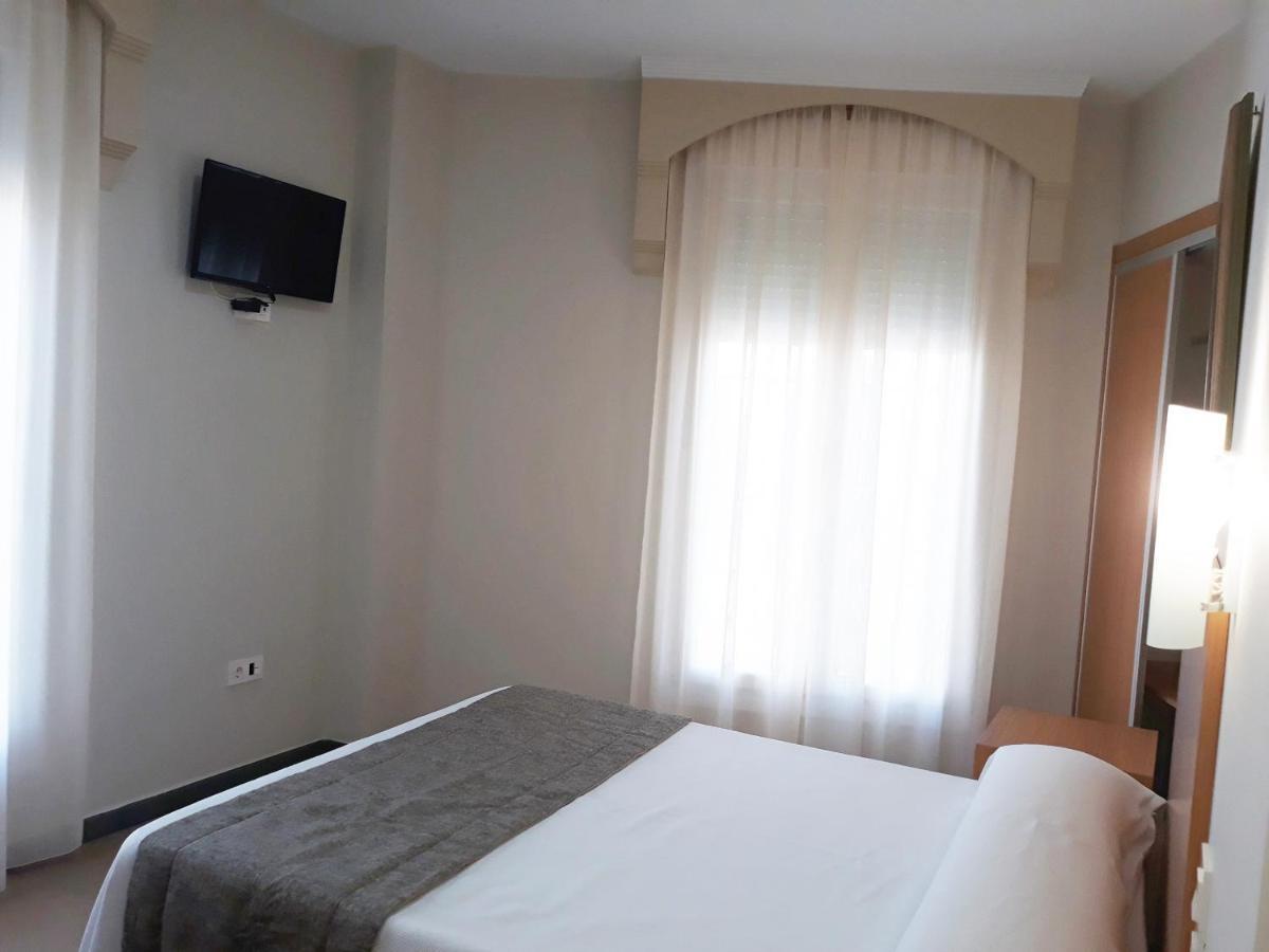 Hostal Montemayor Могер Екстериор снимка