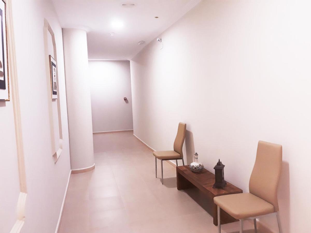 Hostal Montemayor Могер Екстериор снимка