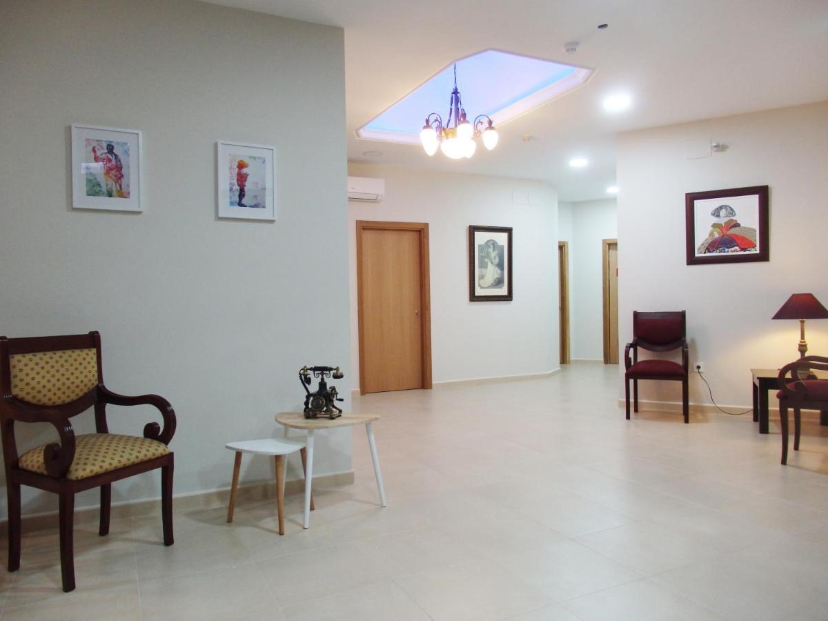 Hostal Montemayor Могер Екстериор снимка