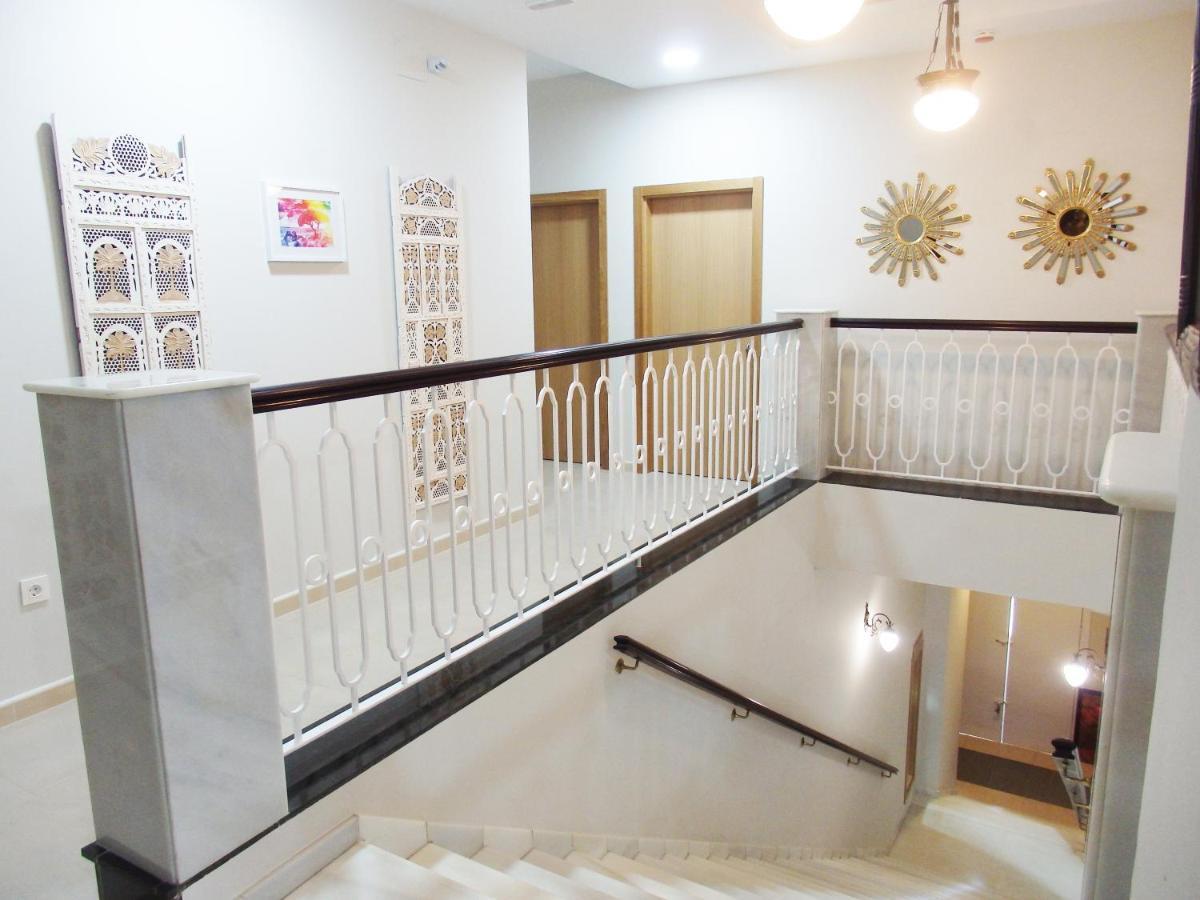Hostal Montemayor Могер Екстериор снимка