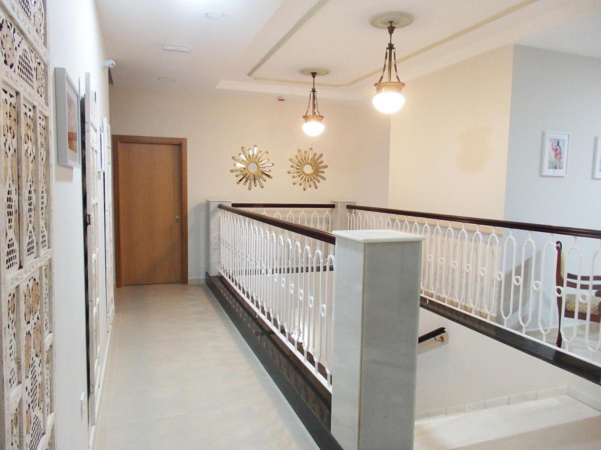 Hostal Montemayor Могер Екстериор снимка