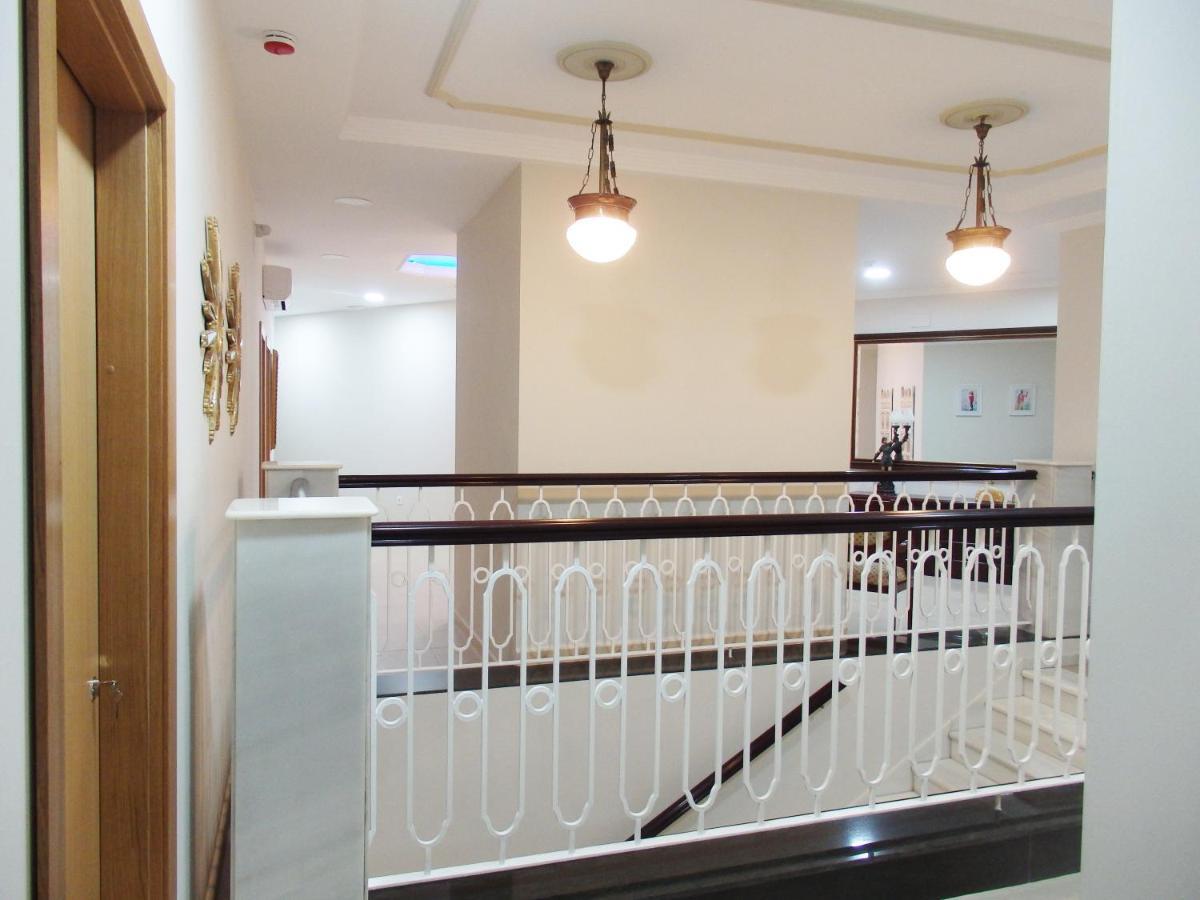 Hostal Montemayor Могер Екстериор снимка