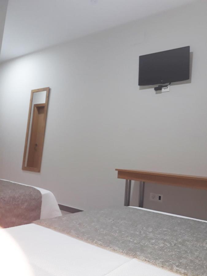 Hostal Montemayor Могер Екстериор снимка