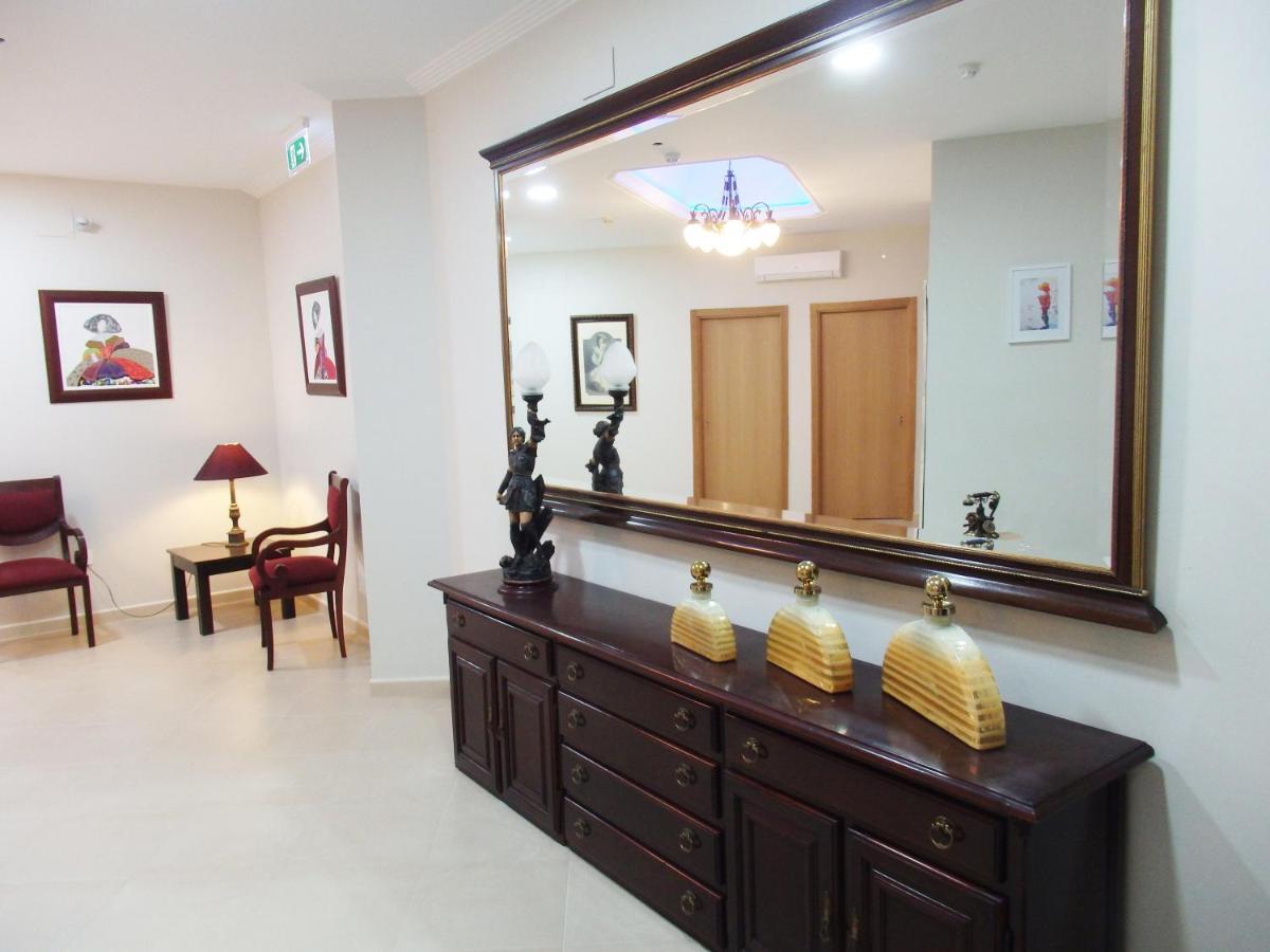 Hostal Montemayor Могер Екстериор снимка