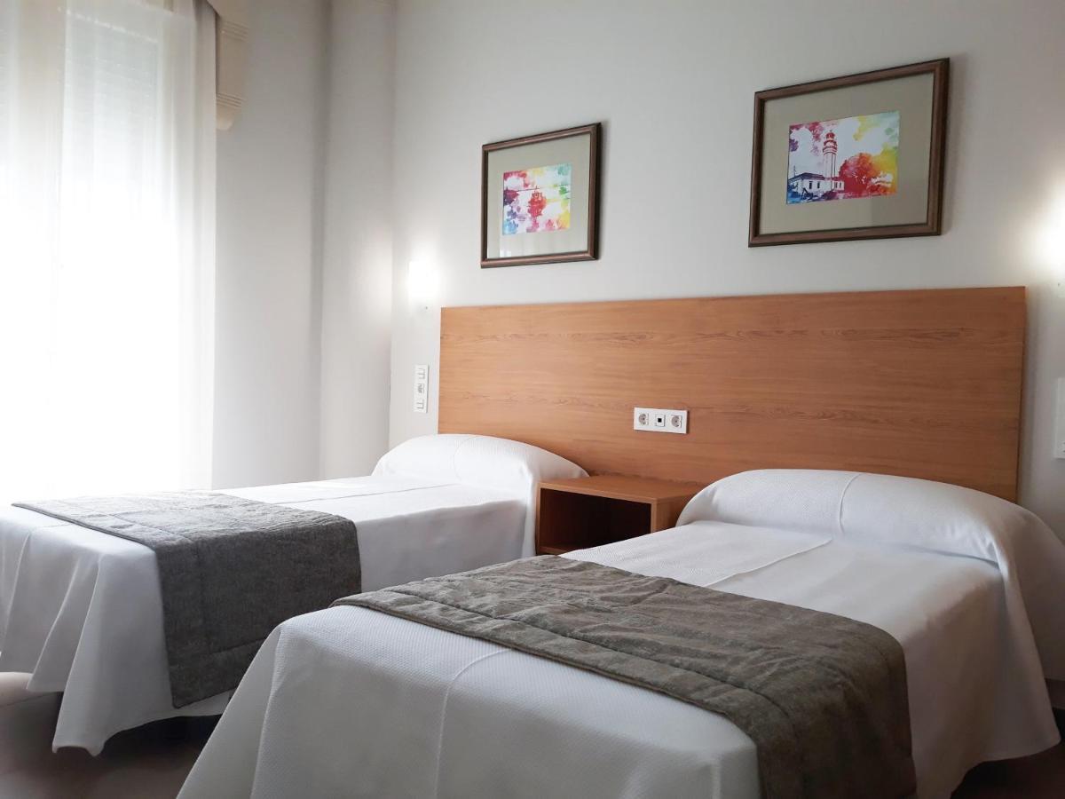 Hostal Montemayor Могер Екстериор снимка