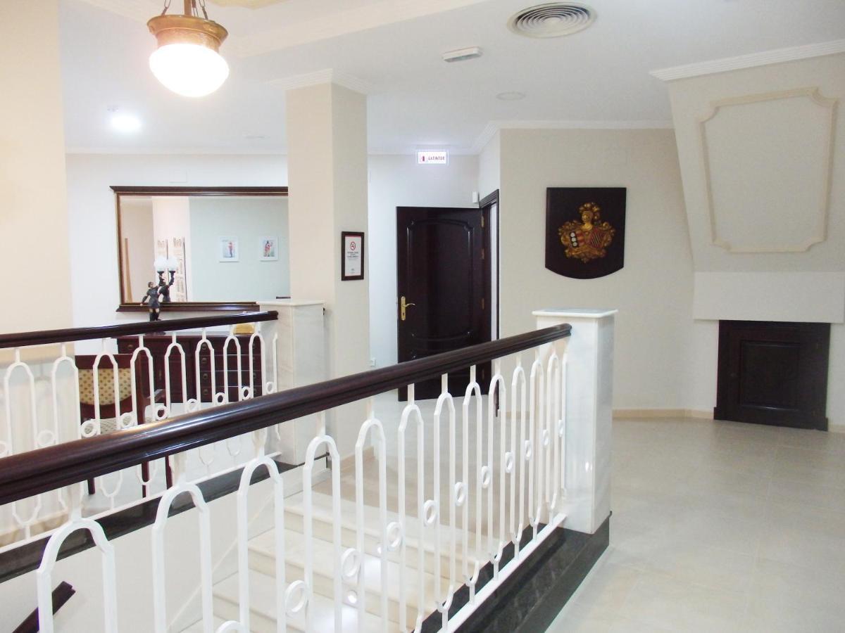 Hostal Montemayor Могер Екстериор снимка