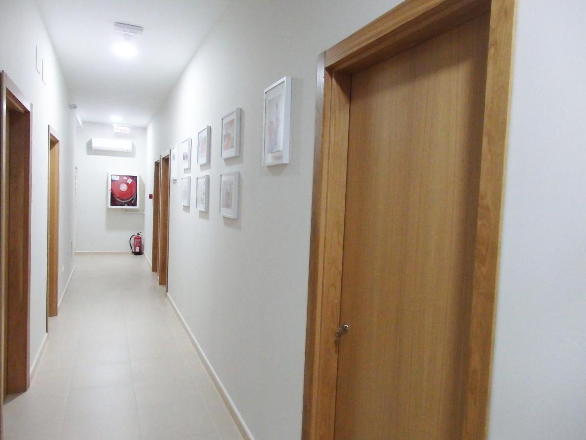 Hostal Montemayor Могер Екстериор снимка