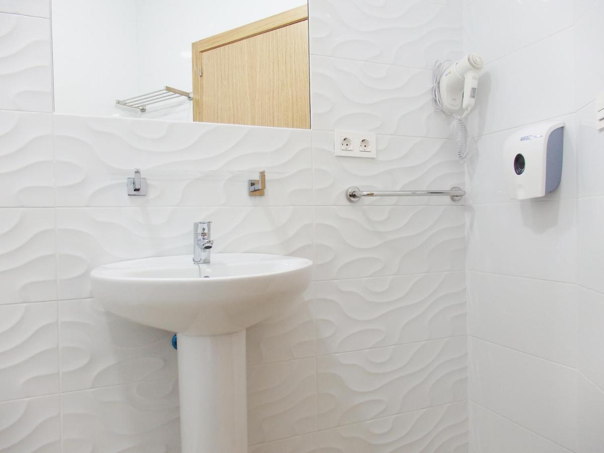 Hostal Montemayor Могер Екстериор снимка