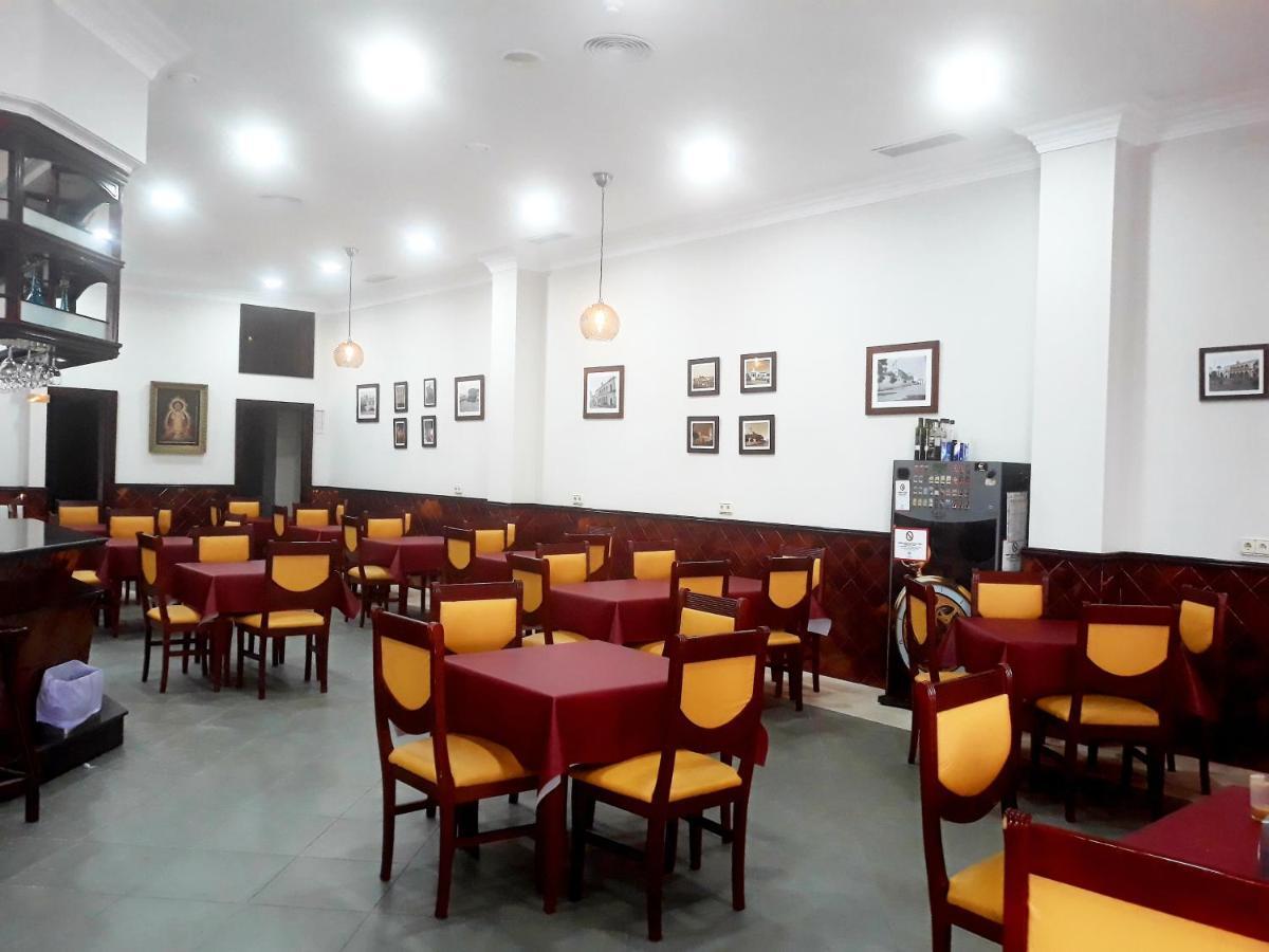 Hostal Montemayor Могер Екстериор снимка