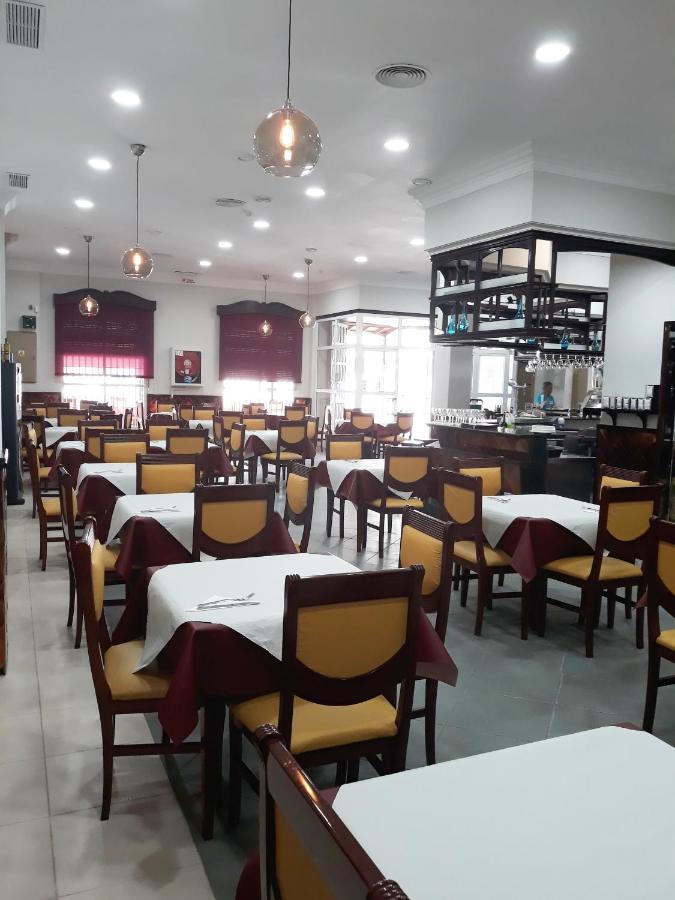 Hostal Montemayor Могер Екстериор снимка