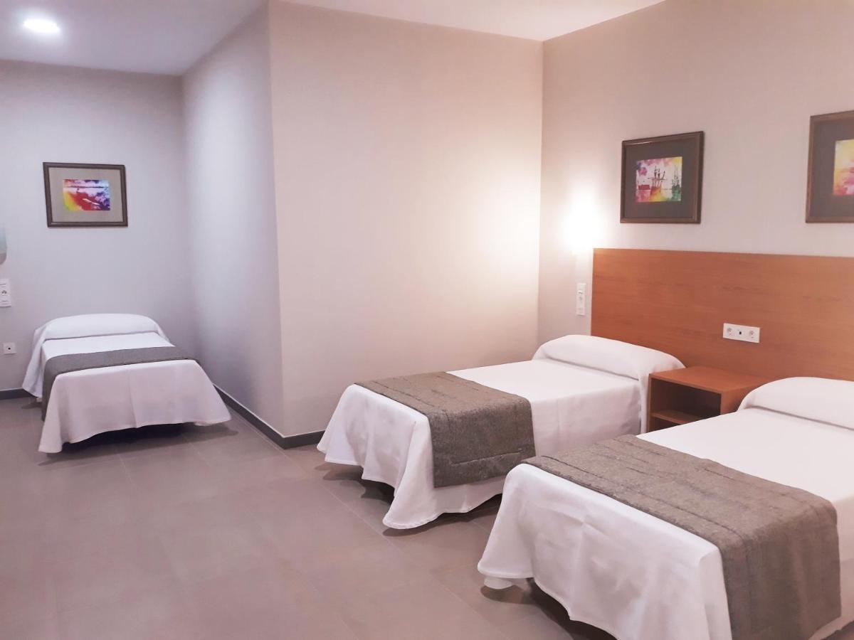 Hostal Montemayor Могер Екстериор снимка