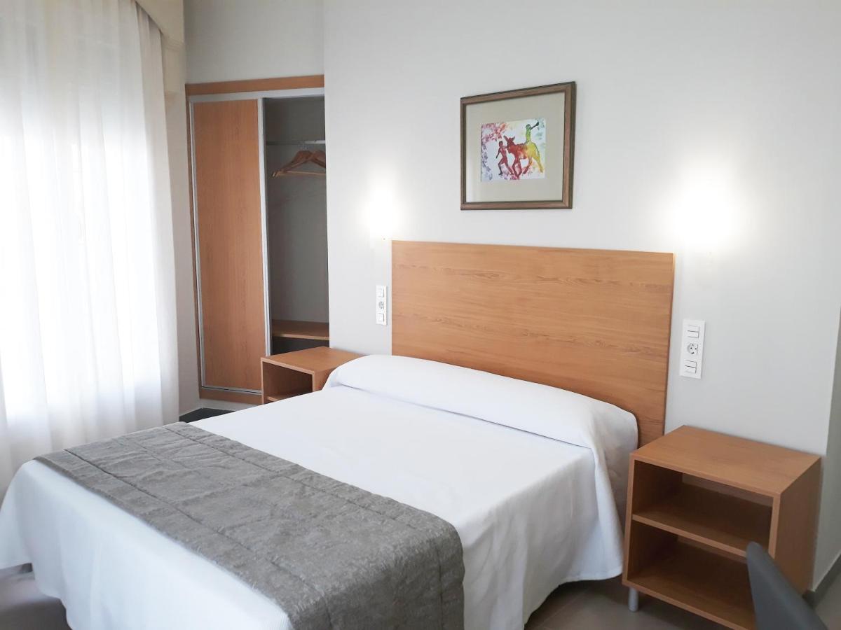 Hostal Montemayor Могер Екстериор снимка